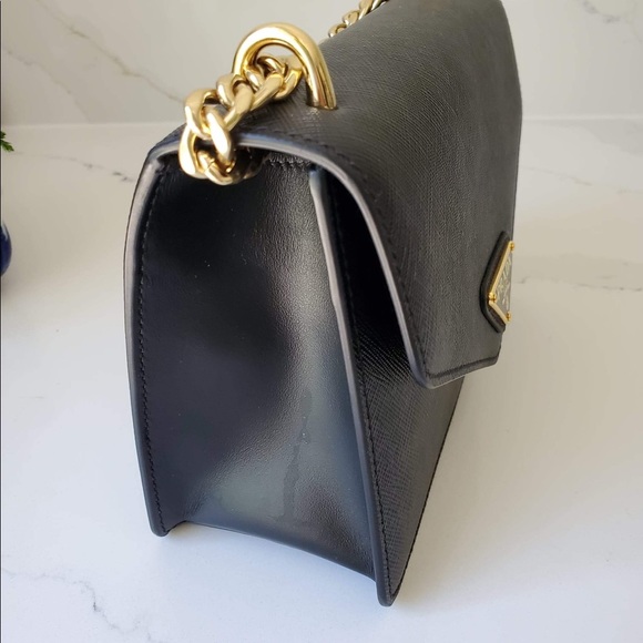 ❌❌ SOLD ❌❌ ❤️ PRADA ❤️ LIKE NEW BARELY USED. No sign of tear and wear. Mini bag - Picture 4 of 12